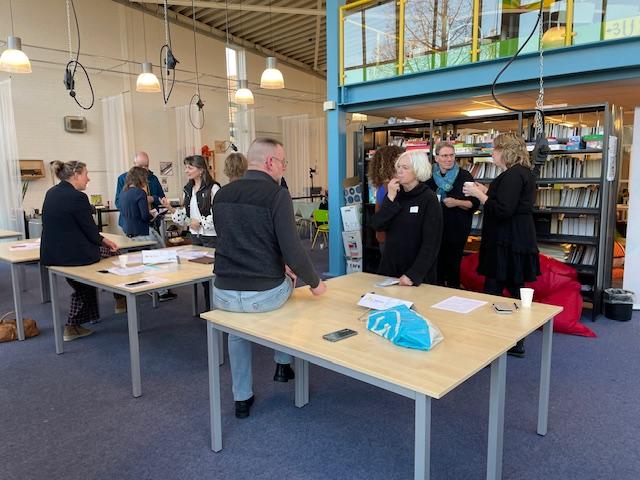 Vertegenwoordigers van koploperscholen in gesprek met educatieve organisaties
