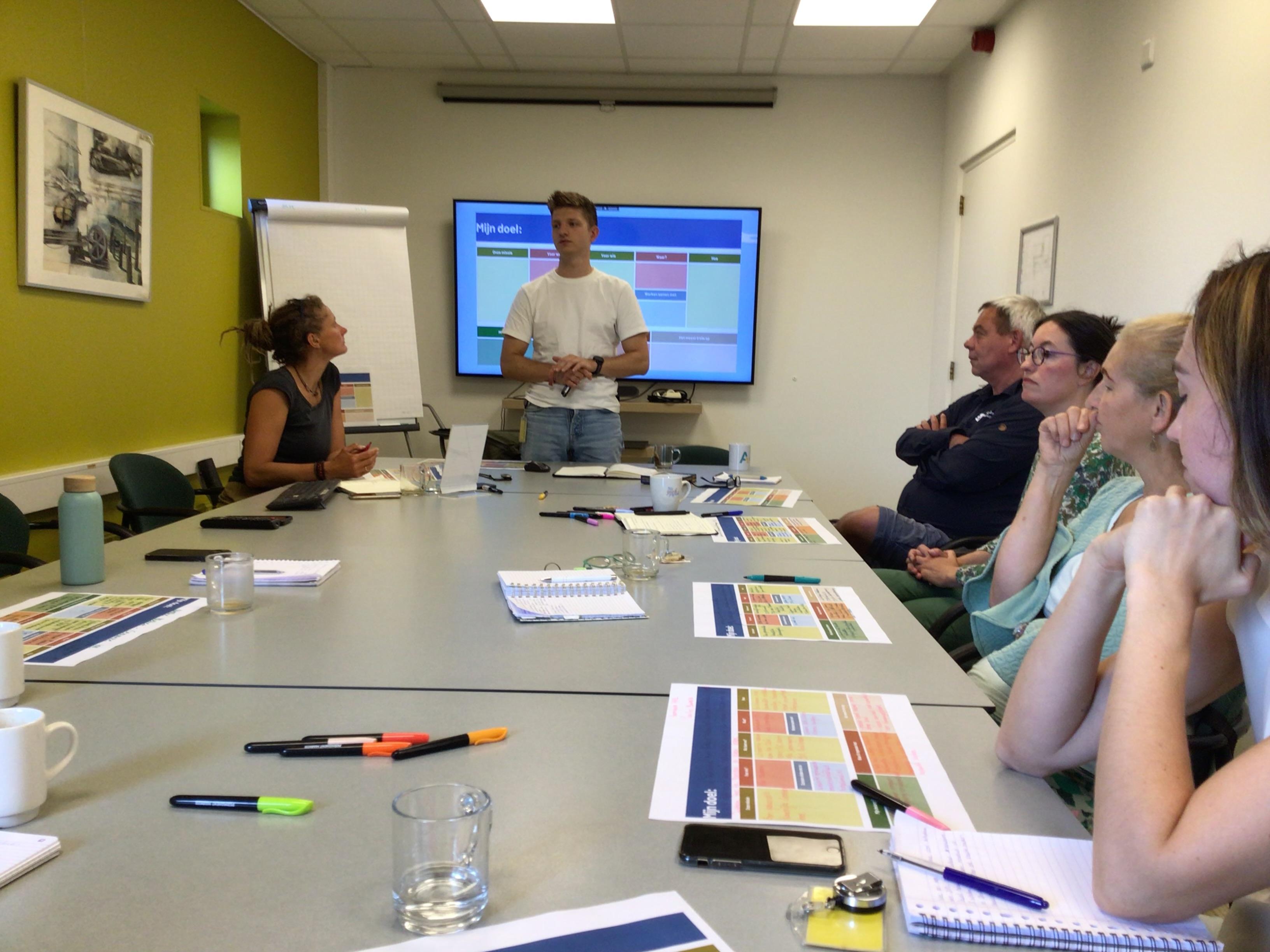 Foto van door gemeente georganiseerde sessie voor aanbieders NME (en Techniek)